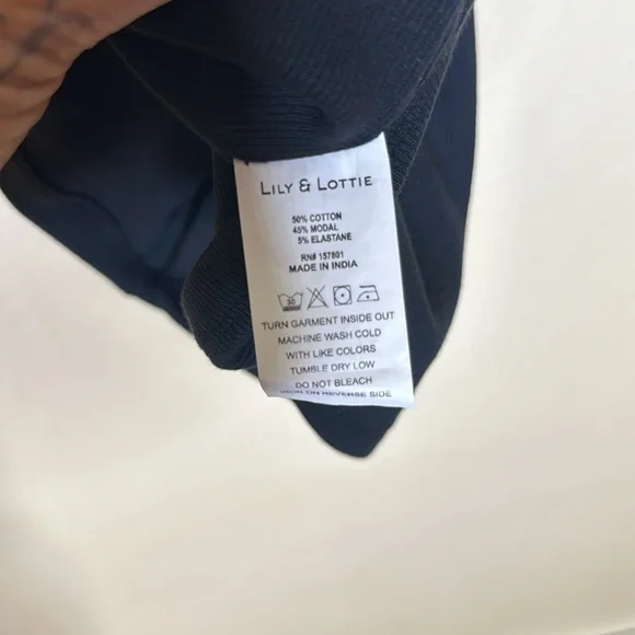 Lily & Lottie Womens Size Large Mid Length Tank Black Square Neckline V Back - Picture 6 of 6